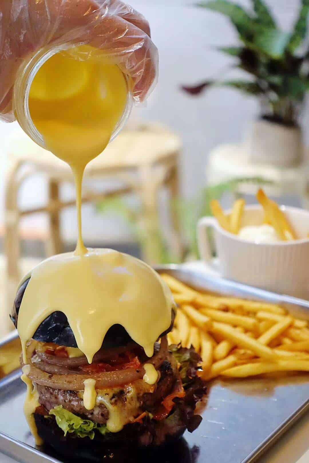 Chengdu Expat Burger Austine 2