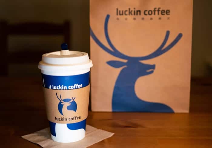 luckincoffee-starbucks-ipo-delivery