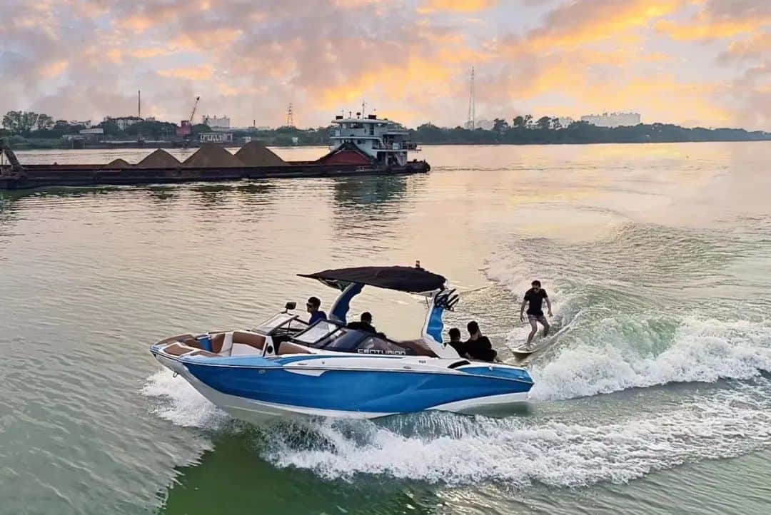 Wake Surfing chengdu-expat