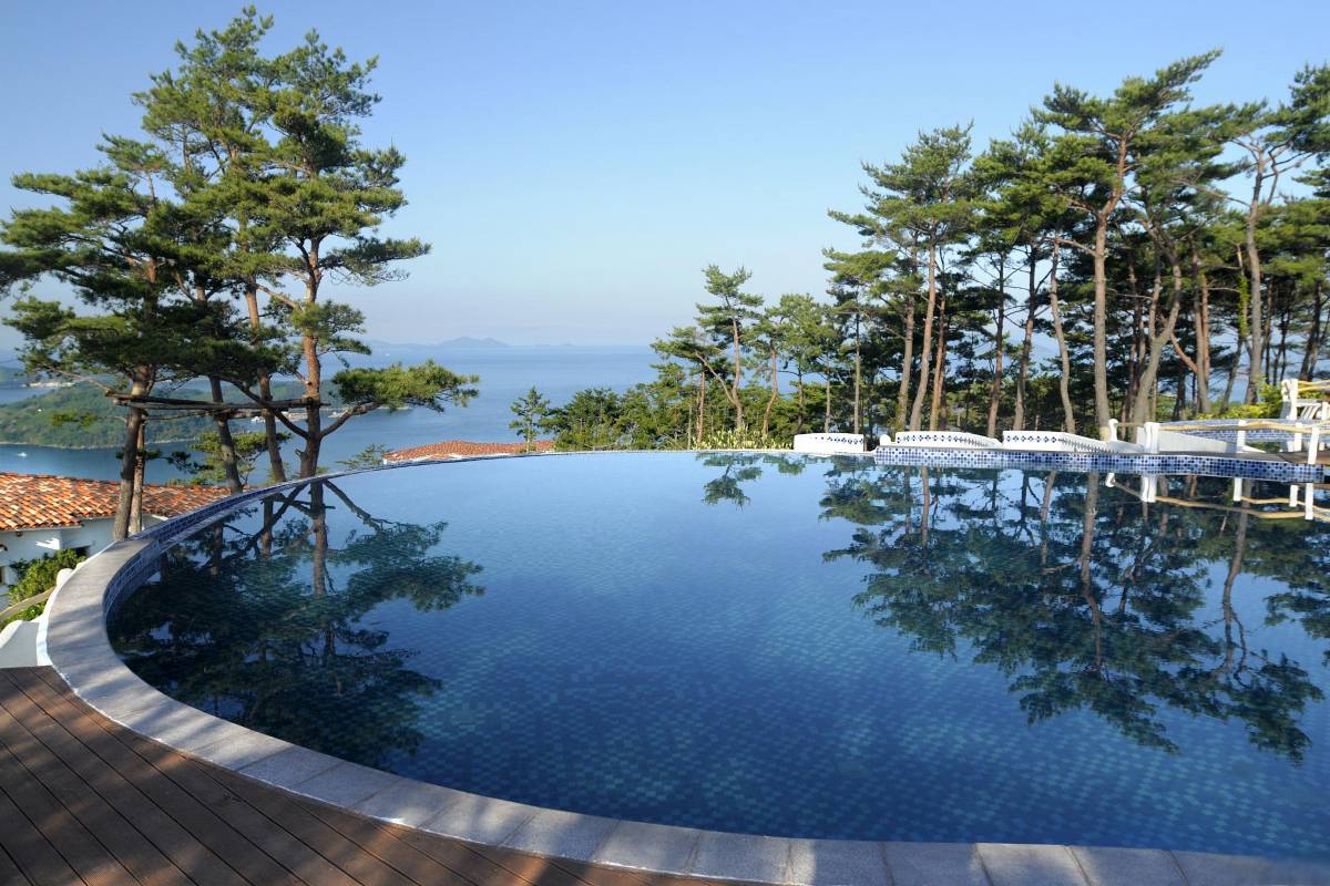 The 1st Resort of Huashuiwan Hot Spring