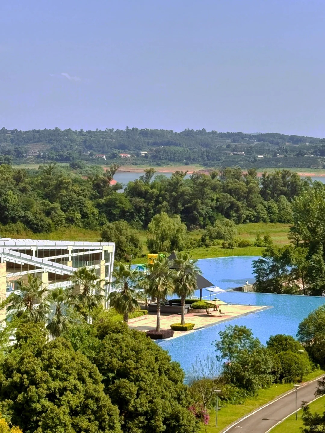 InterContinental Heilong Lake outdoor swimming pool